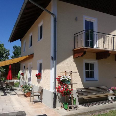 Landhof Ella - Ferienhaus Vor Den Toren Salzburgs Petting Exterior photo