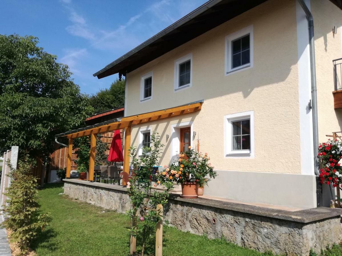 Landhof Ella - Ferienhaus Vor Den Toren Salzburgs Petting Exterior photo
